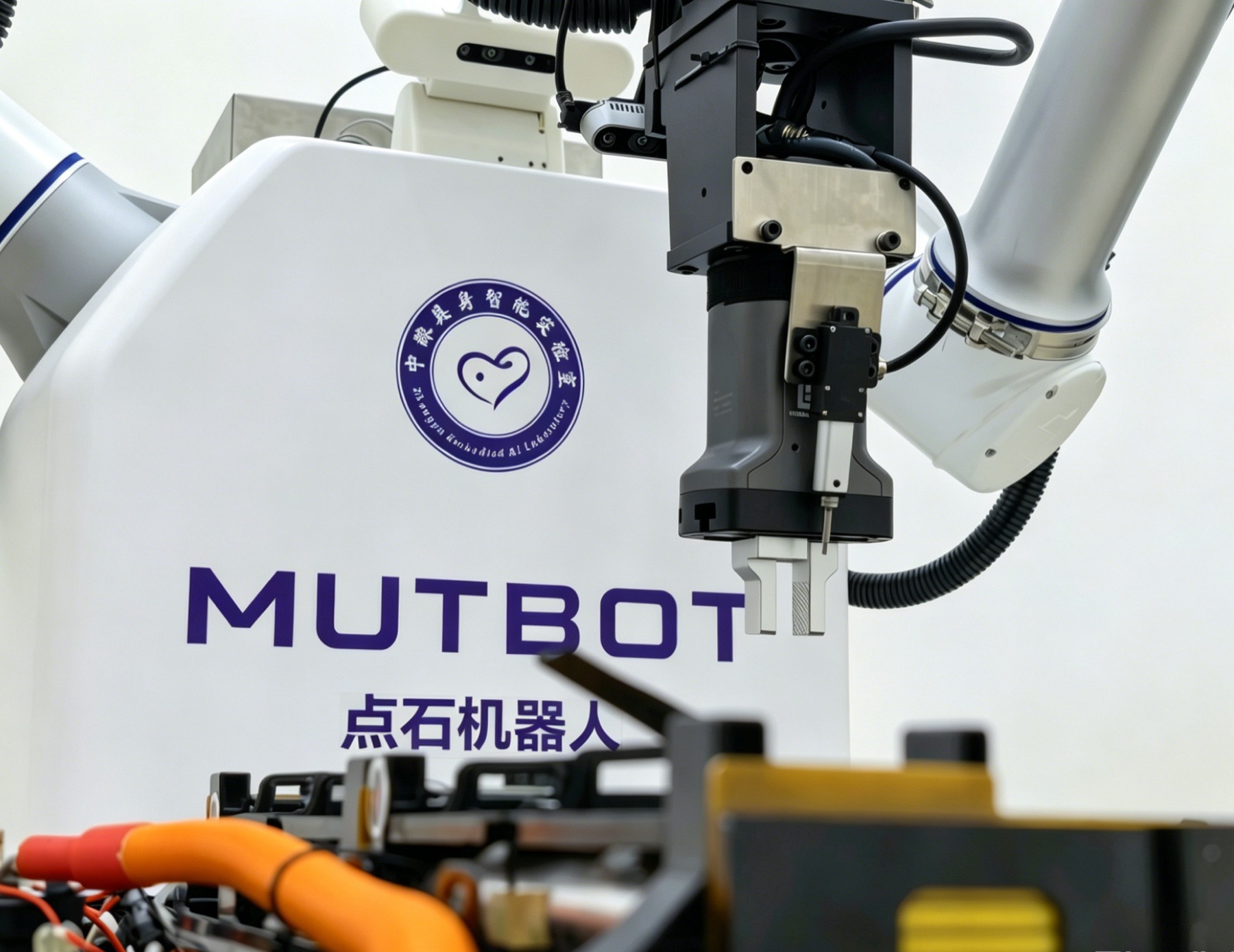 精准力控操作 — MUTBOT 在中科具身实验室作业